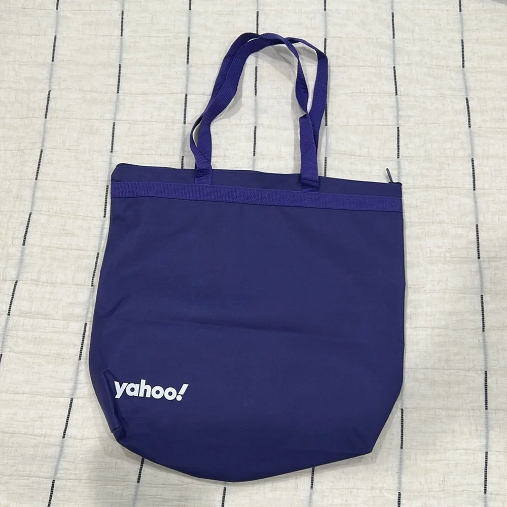 Purple tote bag (NEW) with zipper and “Yahoo!” Logo